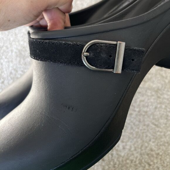 Crocs Women's Sarah Dual Comfort Slip On Mules Clogs Size 9 Black - Picture 14 of 15